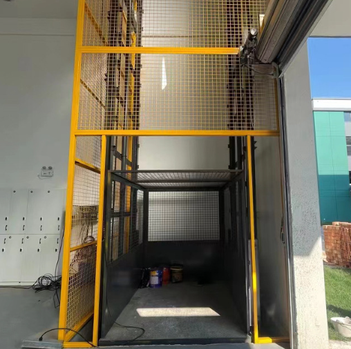 泉港导轨式升降机助力物流园破解运输难题