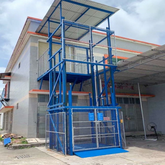 泉港建材厂室外升降货梯安装